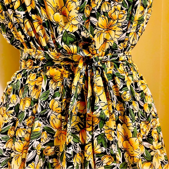 Maxi Dress with yellow flowers. - Picture 5 of 8